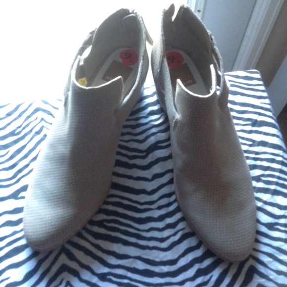 REDUCED‼️NEW LADIES 9.5 Beige Suede Zipped Slip On - Picture 2 of 8